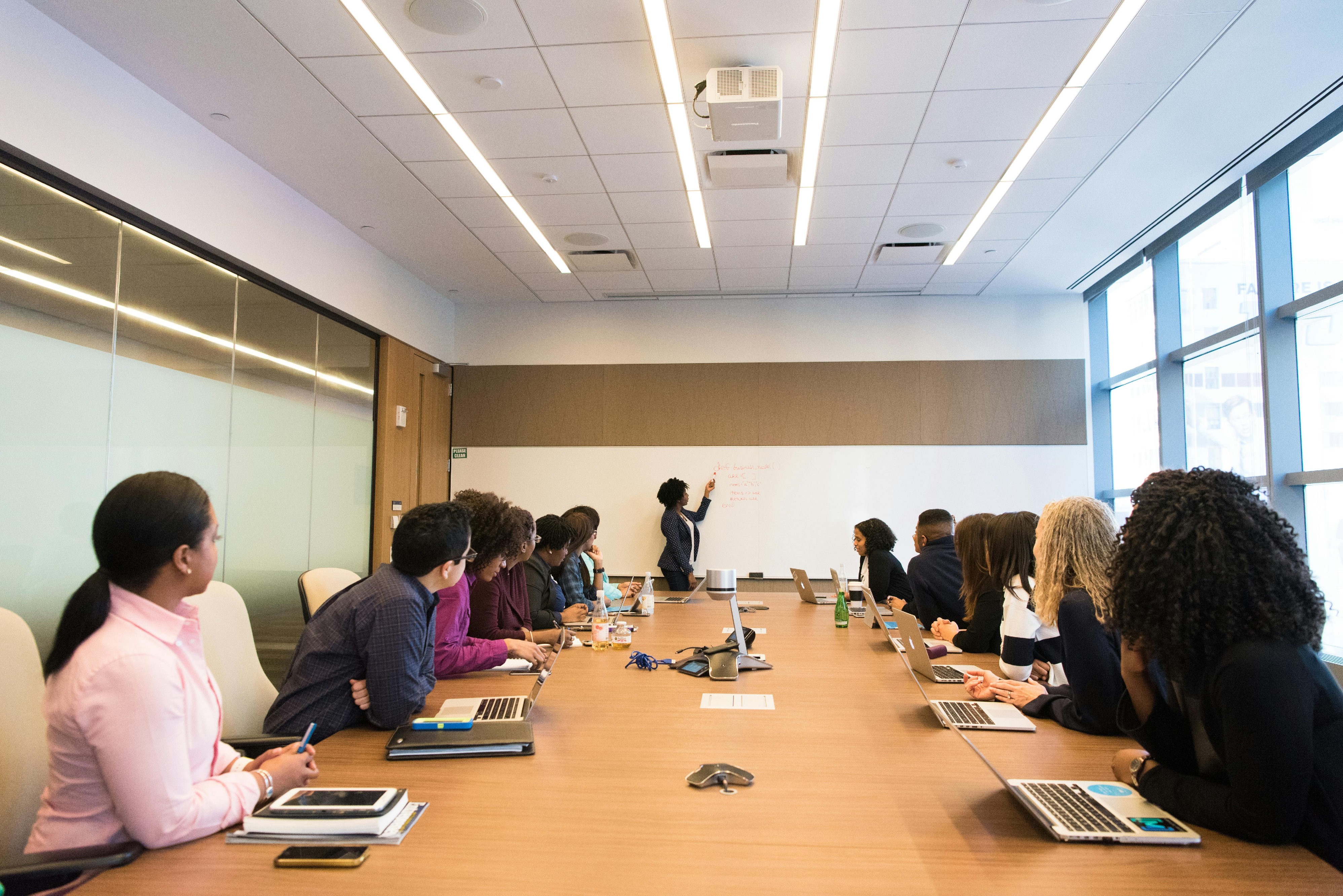 Hoe je de beste zaal voor een zakelijke vergadering kiest